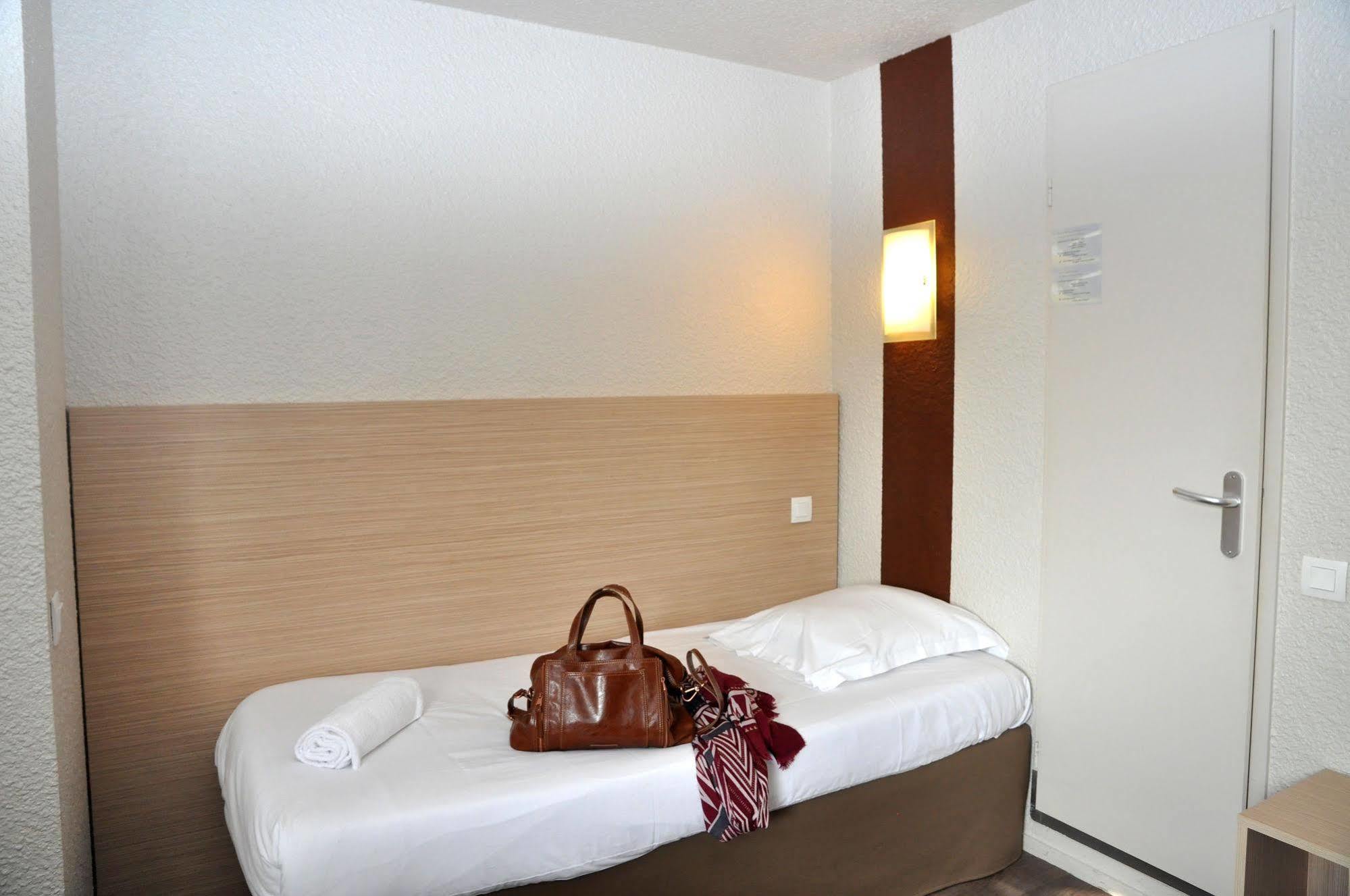 B Hotel Caen Mondeville Esterno foto